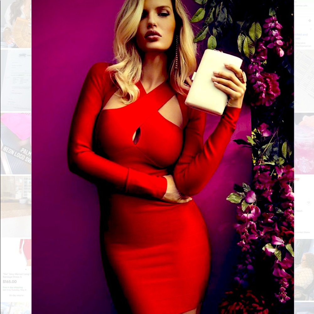 Is someone selling this dress ???? Small or xs???